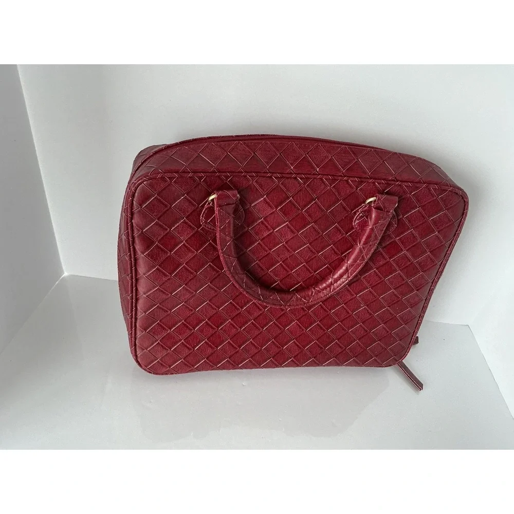 Estee Lauder Red Quilted Cosmetic Train Case Makeup‎ Bag Zip Travel